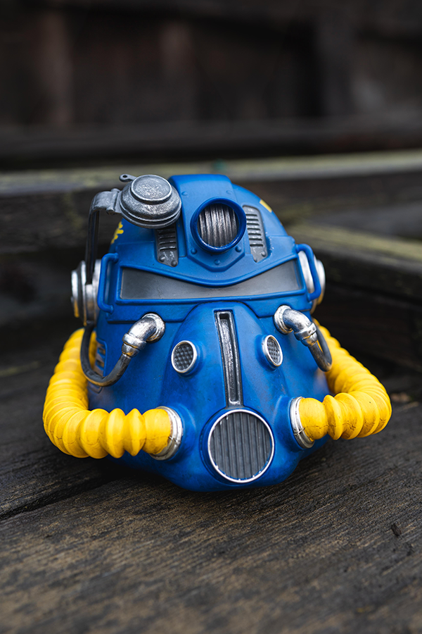 Fallout Vault-Tec T-51 Power Armor Helmet Mini Desktop Statue Fallout Vault-Tec T-51 Power Armor Helmet Mini Desktop Statue