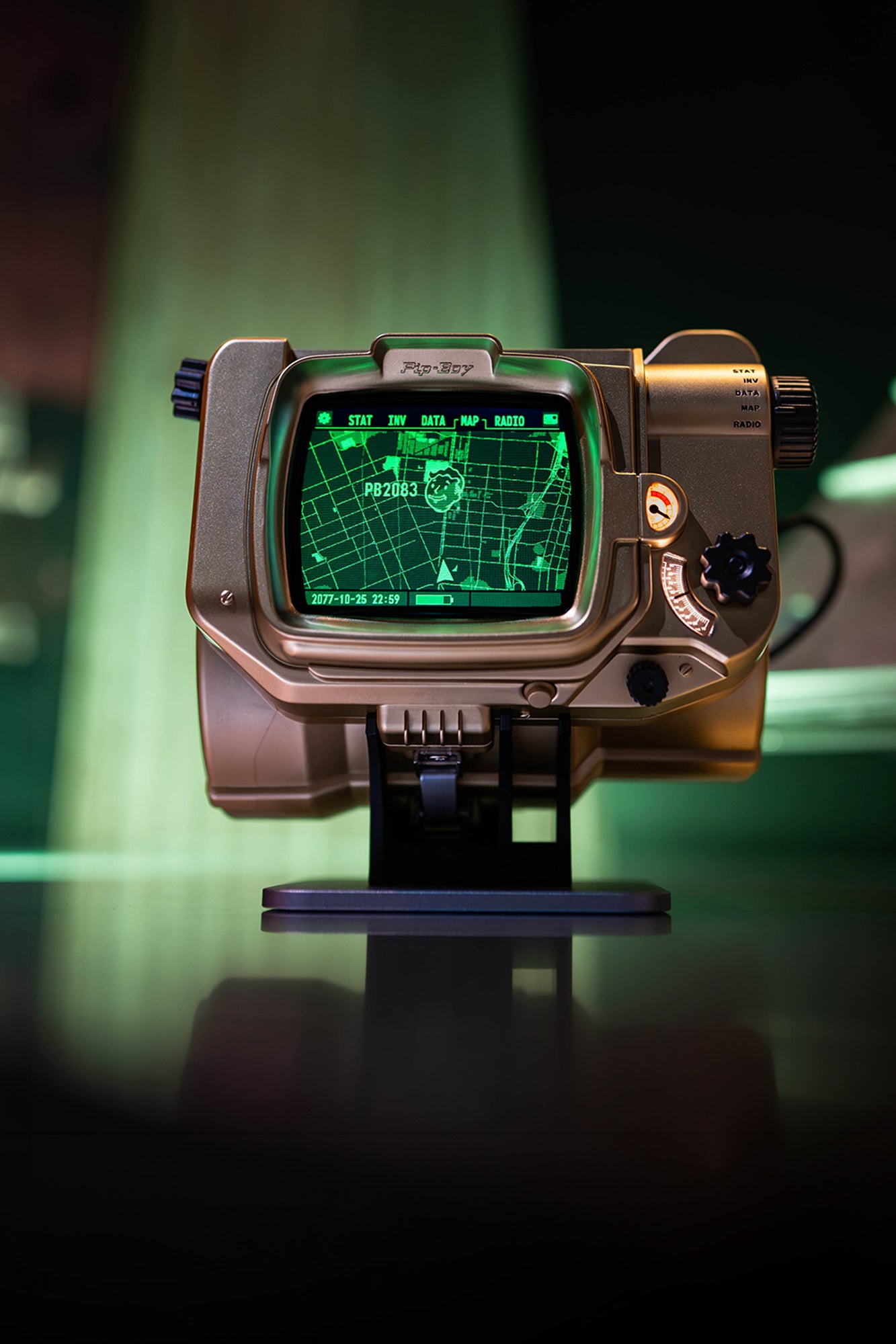 ド*1様 Fallout Pip-Boy Mk V Fallout Pip-Boy 3000 Mk V Die-Cast Replica - Overseer's Edition