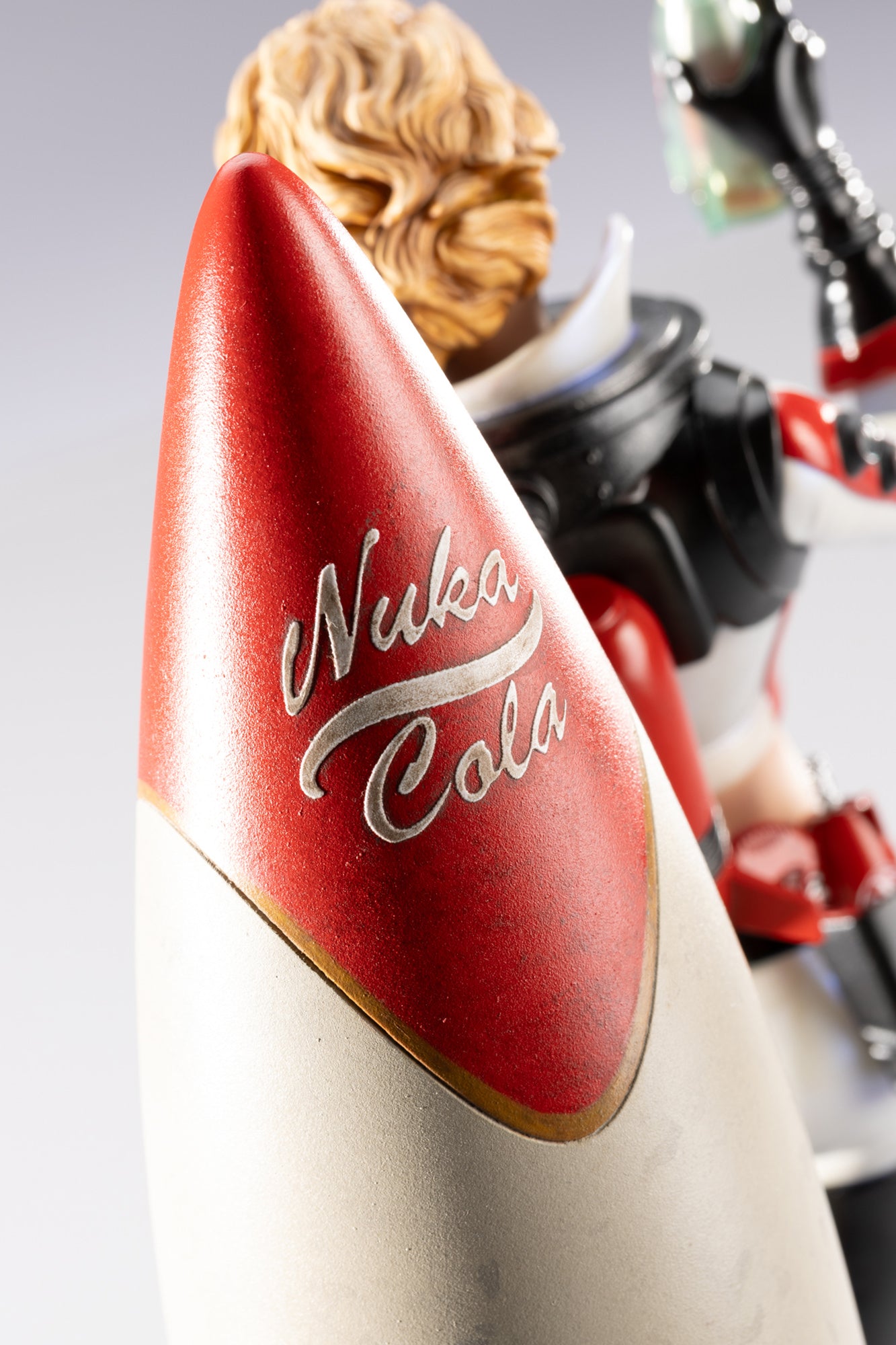 Estatua del traje cohete de Nuka-Girl de Fallout