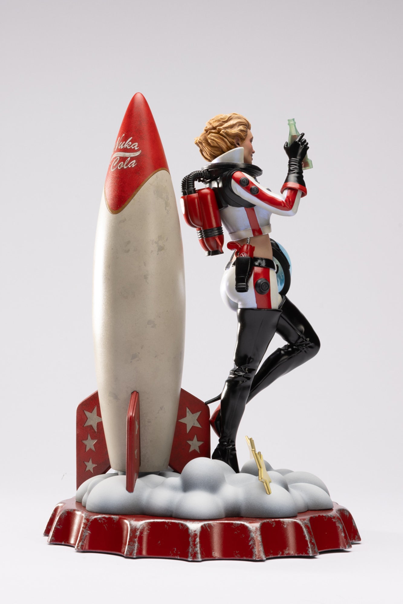 Estatua del traje cohete de Nuka-Girl de Fallout