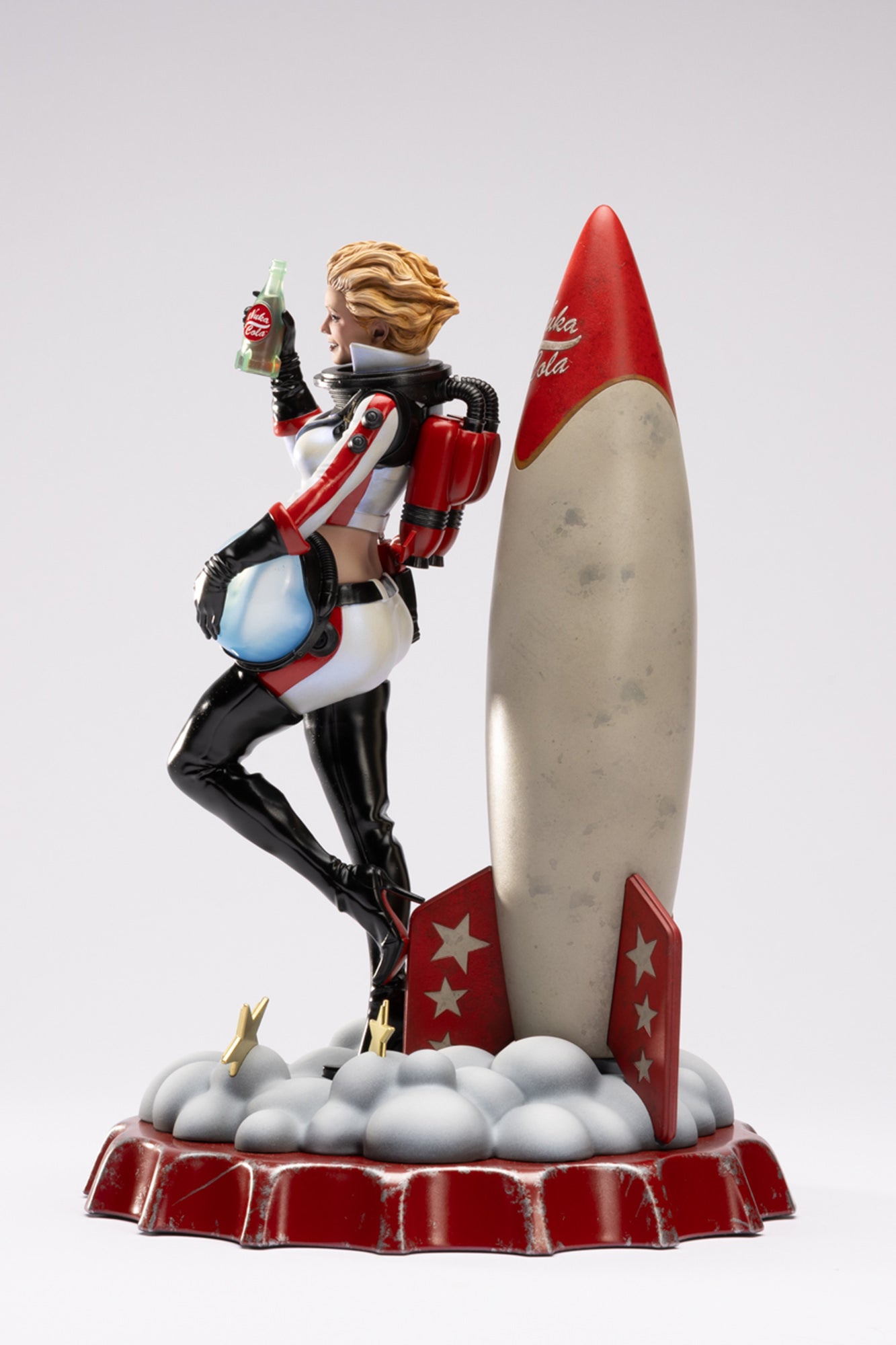 Estatua del traje cohete de Nuka-Girl de Fallout