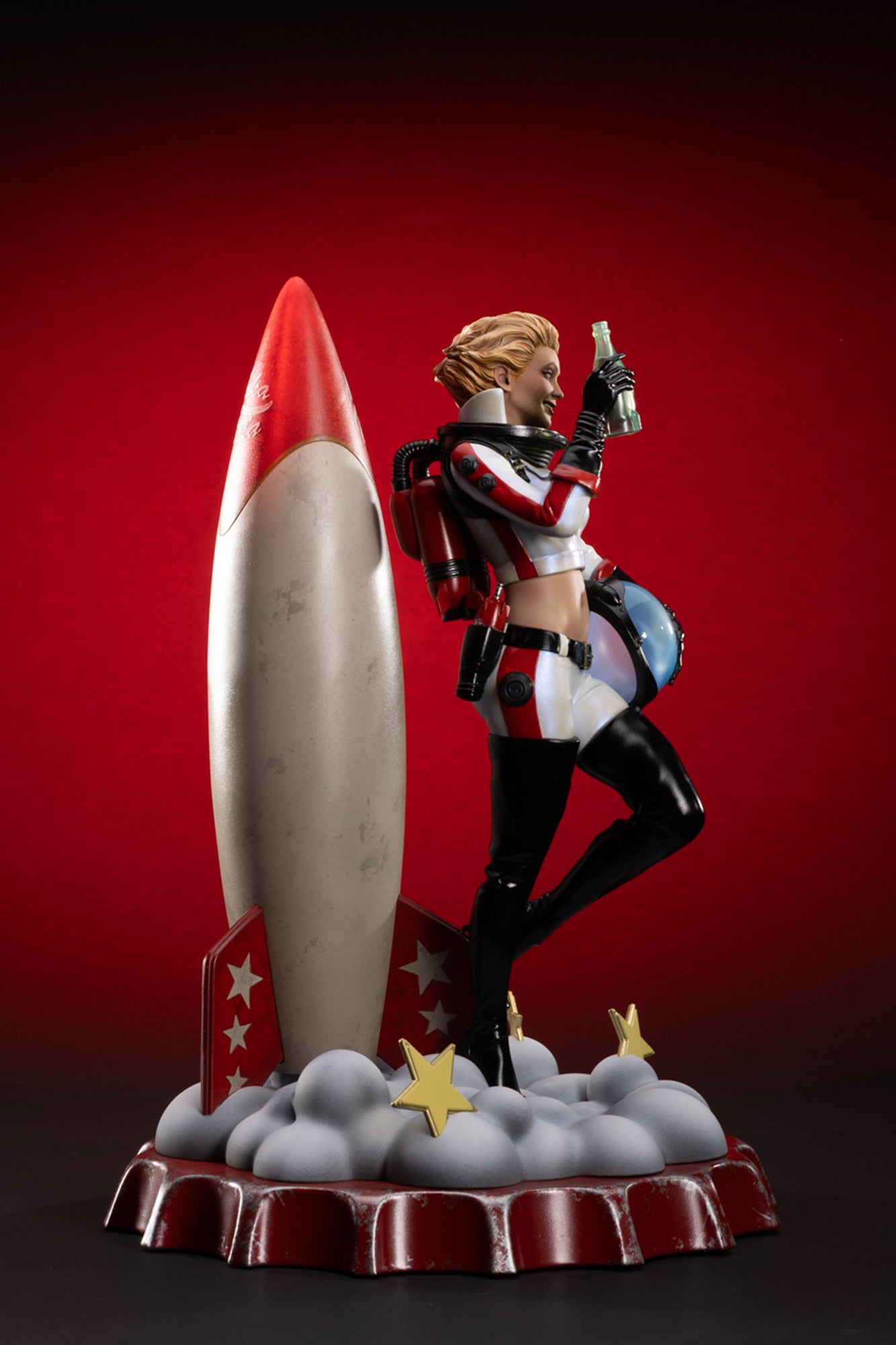 Estatua del traje cohete de Nuka-Girl de Fallout