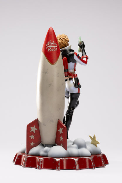 Estatua del traje cohete de Nuka-Girl de Fallout