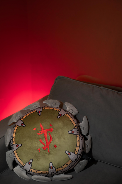 DOOM: The Dark Ages Almohada Escudo Peluche