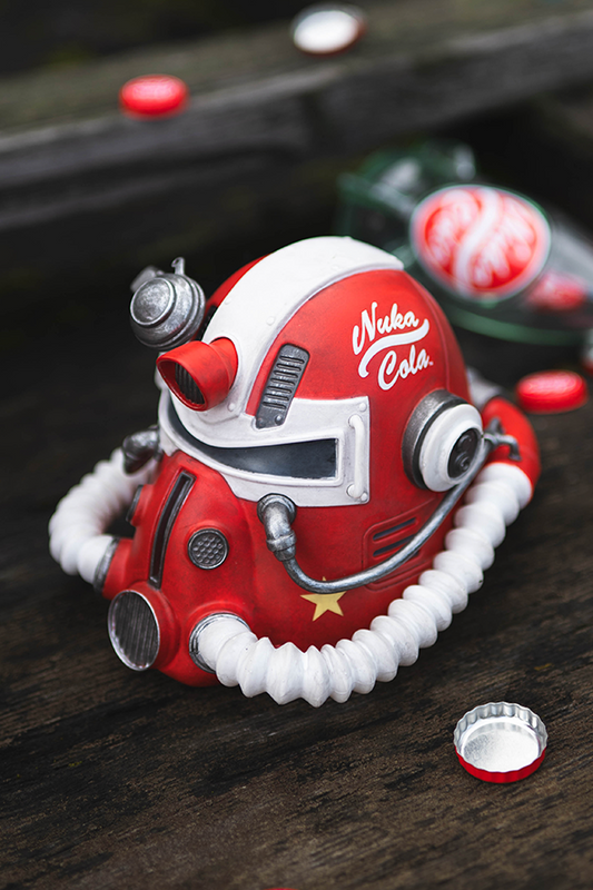 Mini-figurine de bureau représentant le casque de l'armure assistée Nuka-Cola de Fallout