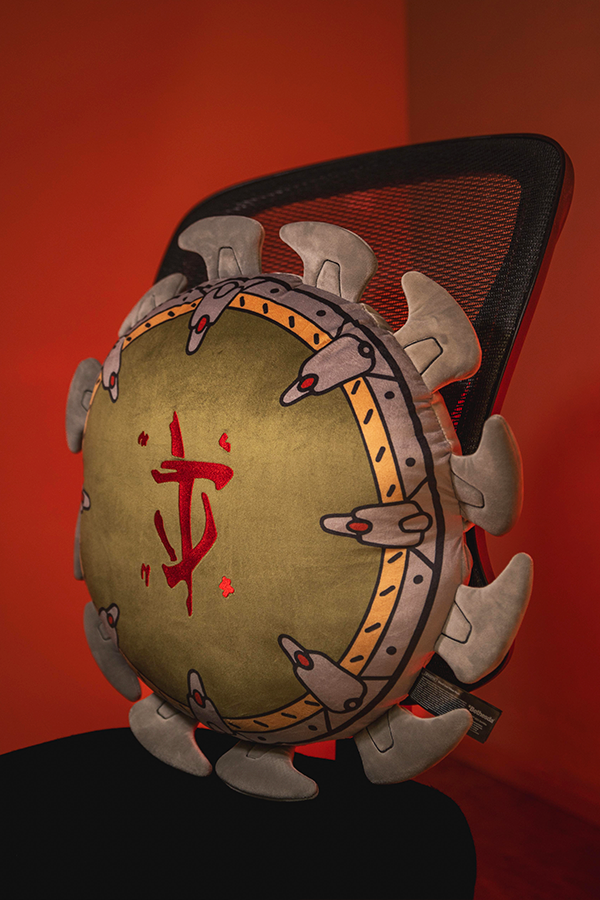 DOOM: The Dark Ages Almohada Escudo Peluche