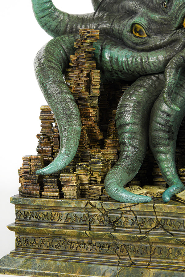 Detail shot of the upper back of The Elder Scrolls Online Hermaeus Mora Limited Edition Statue